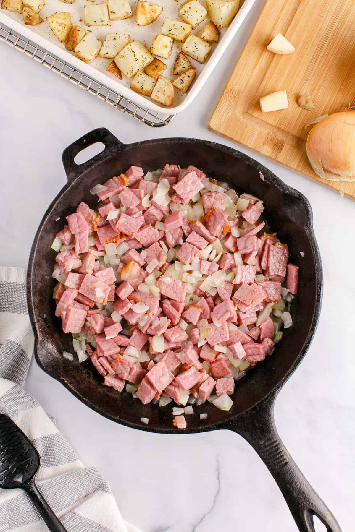 Corned beef and onions in a pan.