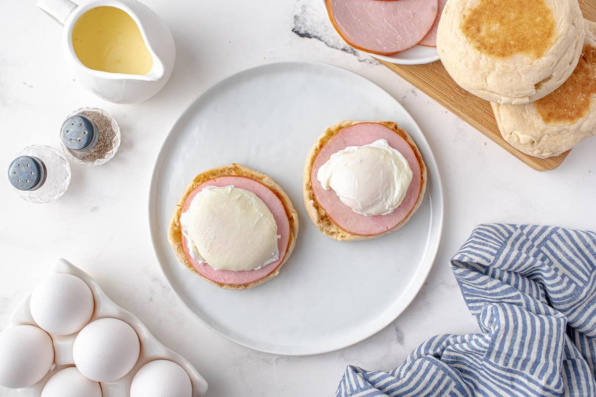 Eggs Benedict with English Muffins - Servings 1 — Brava