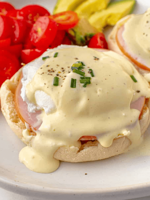 EASY EGGS BENEDICT WITH BLENDER HOLLANDAISE STORY • Pancake Recipes